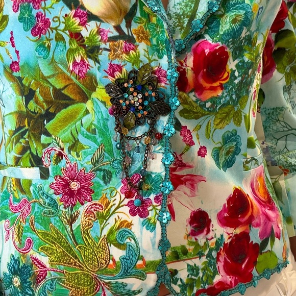 Alberto Makali silky vibrant floral blazer with stone embellishment closure - Picture 10 of 15